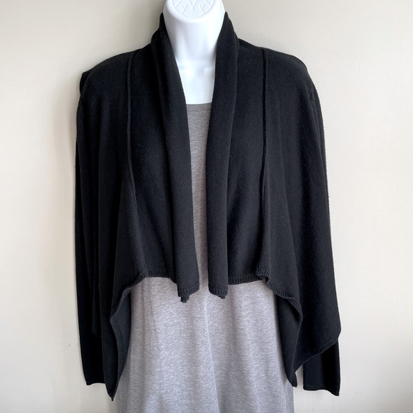 ‼️SALE‼️$25 Like/Bundle/Offer NWOT Handkerchief Cardigan Poncho Bolero Shrug - Picture 1 of 4